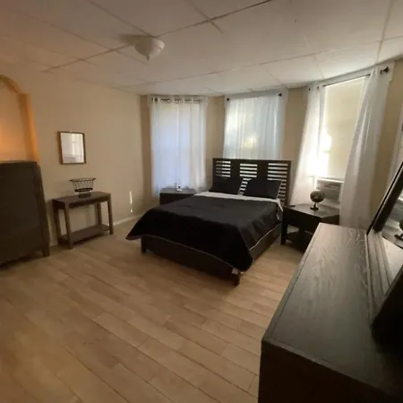 1Br Lovely Space Rental Unit Free Parking Apt 1B